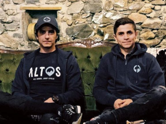 Altos